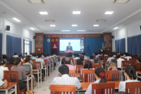 Officials and employees of Nha Trang University participate in an online meeting and dialogue with the Minister of Education and Training