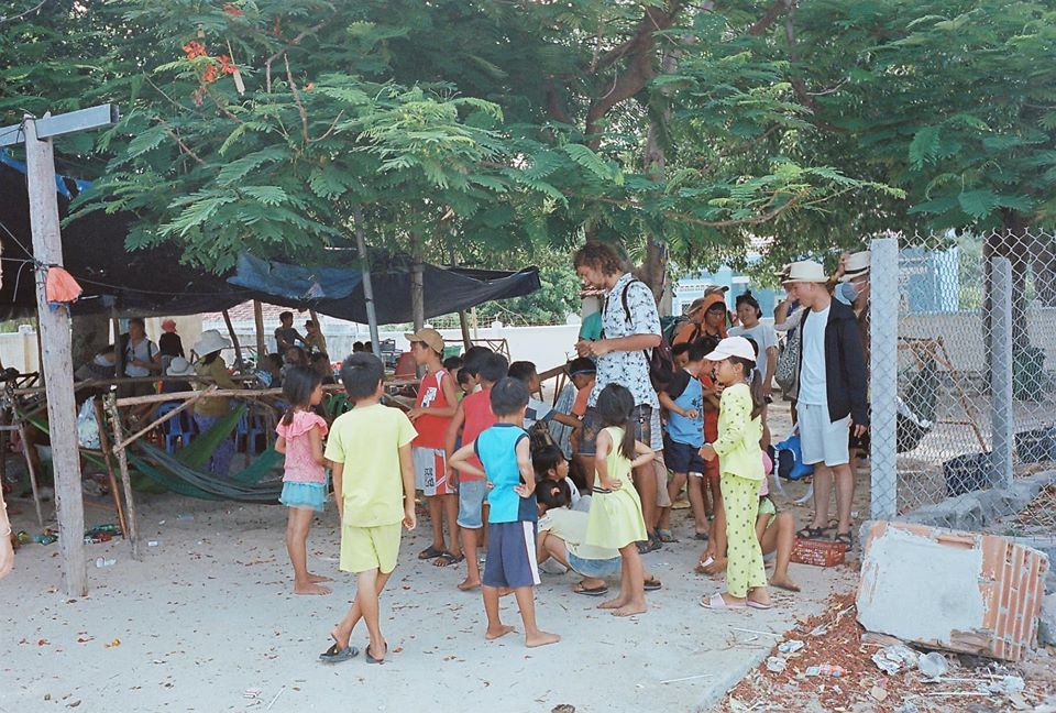 With children in Diep Son Island