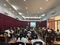 Students of Nha Trang University attend an online seminar with Gitarattan International Business School (India)