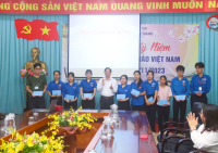16 Nha Trang University students got encouragement scholarships from the Chairman of the Khanh Hoa Provincial People’s Committee